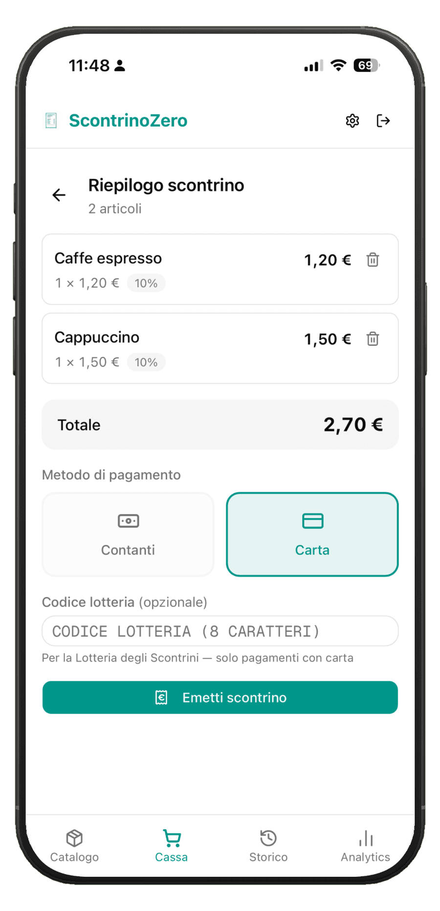 Schermata di riepilogo scontrino con le righe, il totale, la scelta del metodo di pagamento e il campo codice lotteria